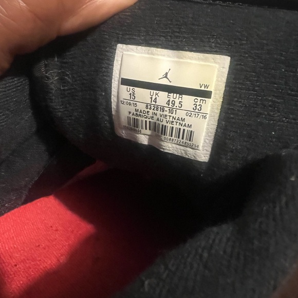 Classic White and Red Men's Sneakers Retro 2 Chicago Vintage - Picture 4 of 8